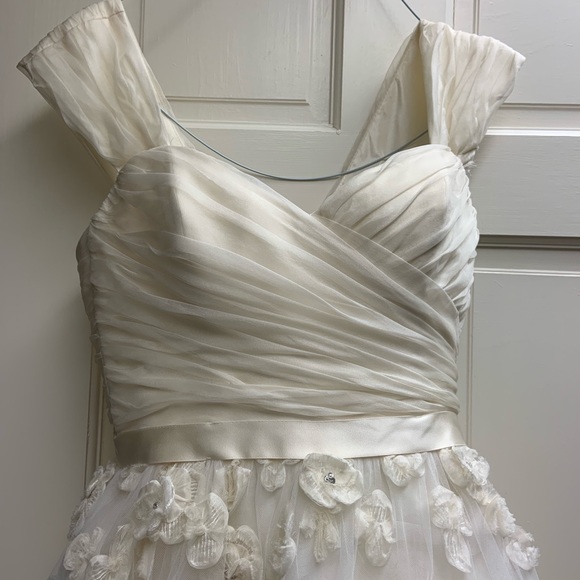 Christos wedding dress - Picture 3 of 8